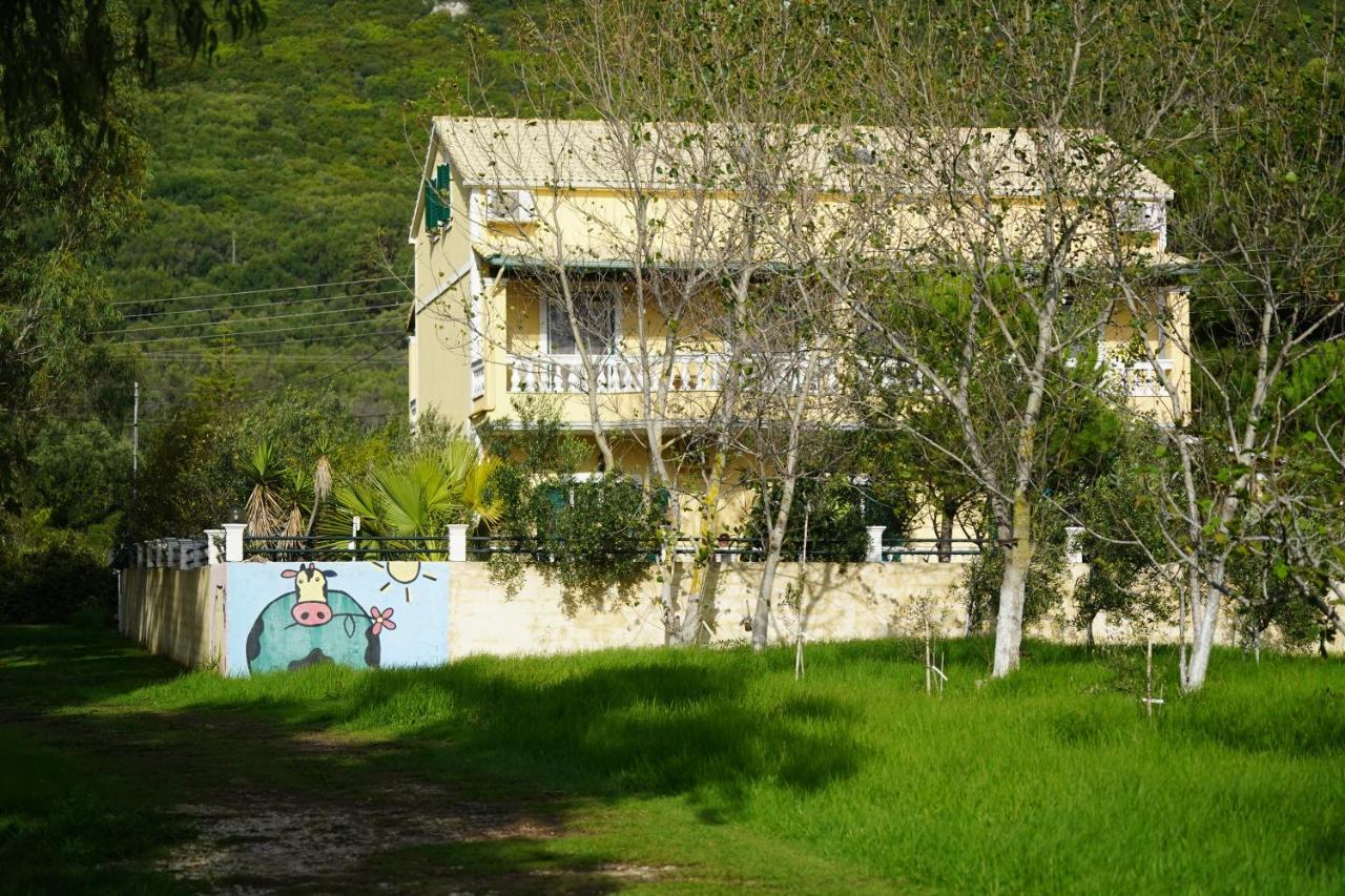 Stefanias Appartments Ágios Matthaíos Buitenkant foto