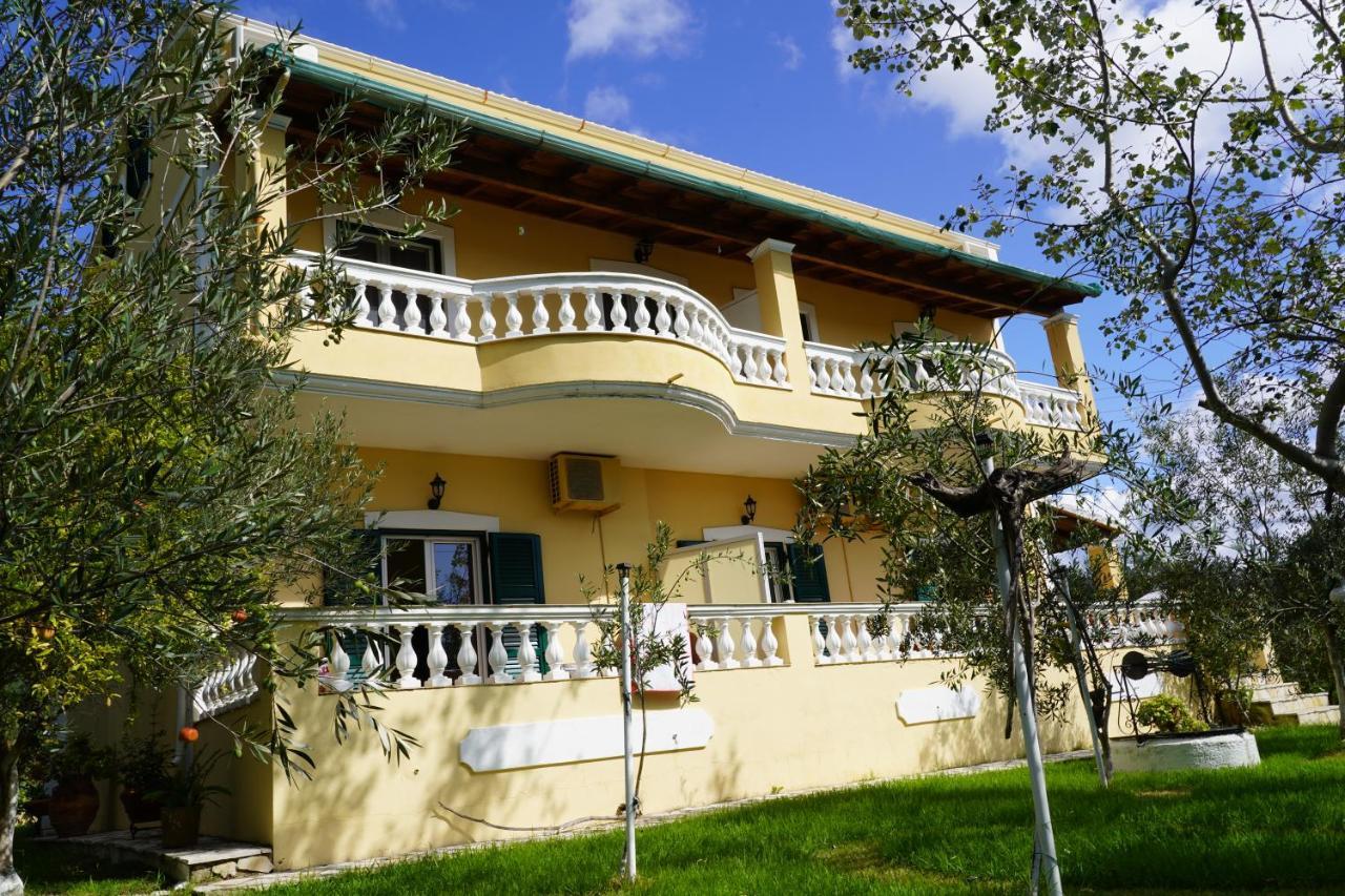 Stefanias Appartments Ágios Matthaíos Buitenkant foto