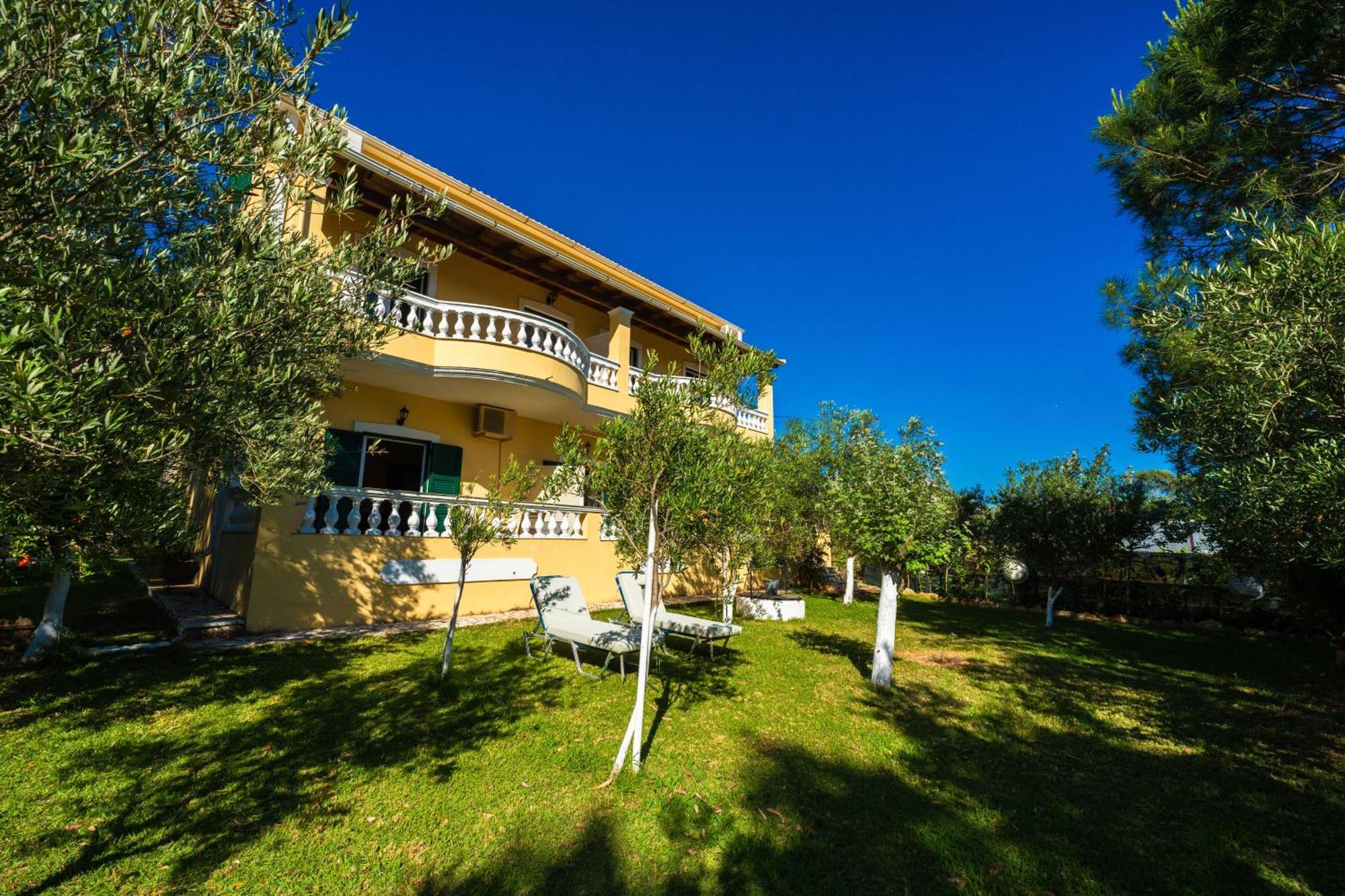 Stefanias Appartments Ágios Matthaíos Buitenkant foto